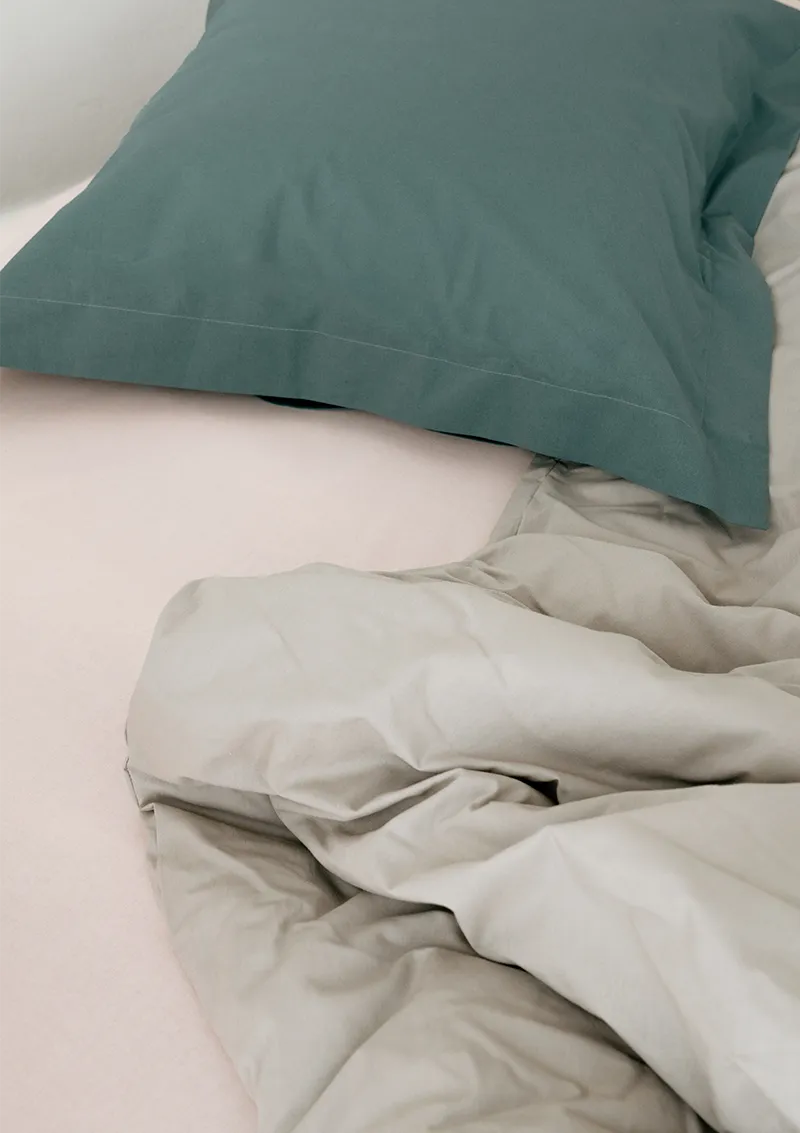 Cassa Nova – mercurio, jade y rosado en ropa de cama.