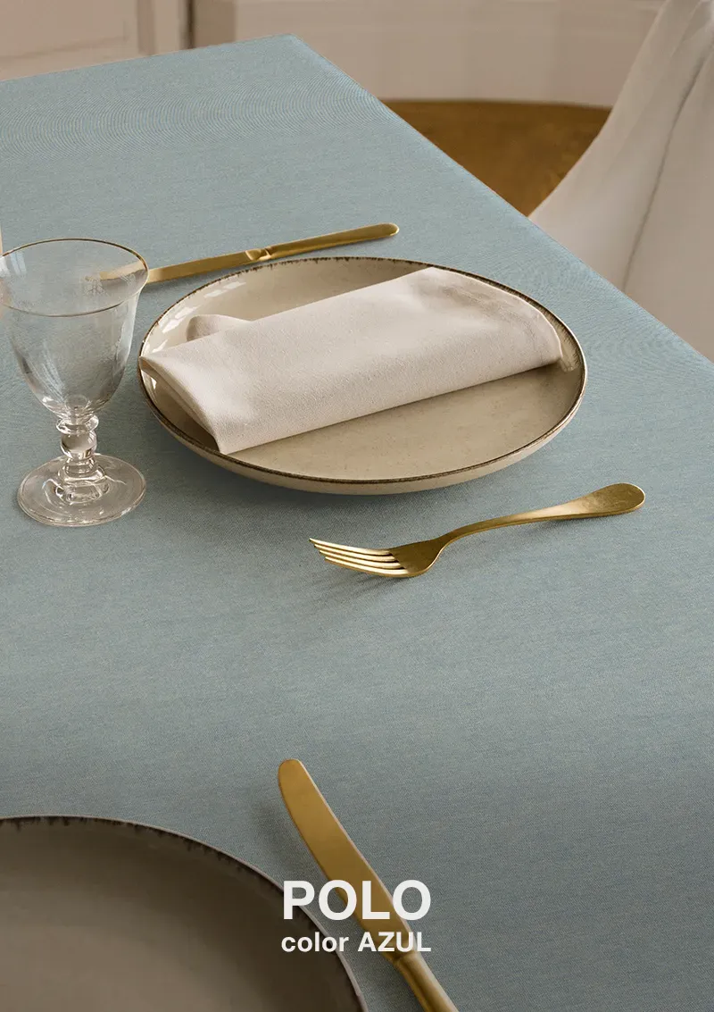 Mantel básico ZREE azul con nombre del color y tejeduría.