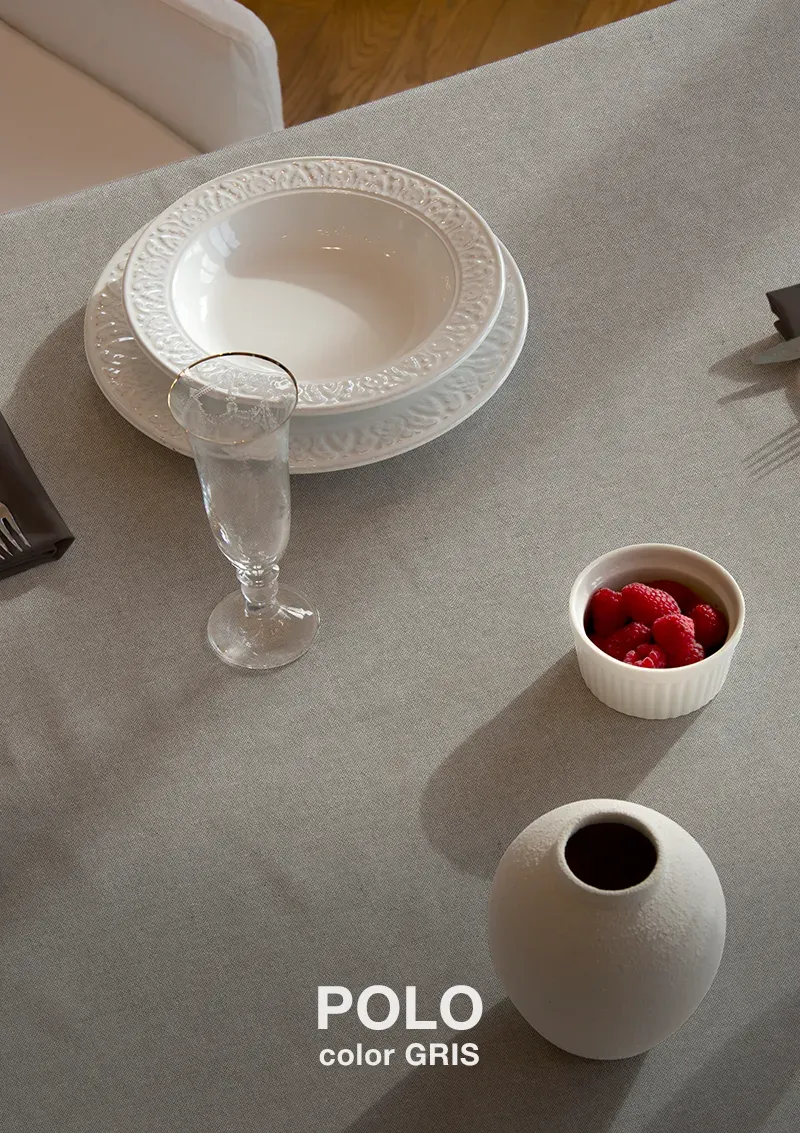 Mantel básico ZREE gris con nombre visible del color y tejeduría.