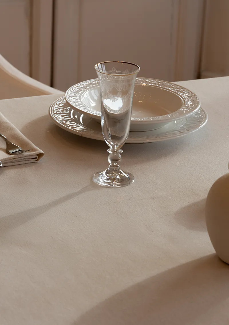 HORECA más información 1 Elegant dining table set for hotels and restaurants