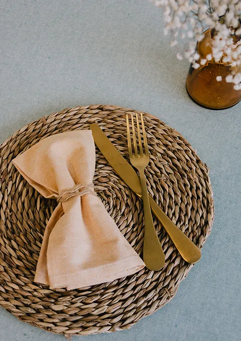 Table styled with LAGOS tablecloth in blue-green and LAGOS napkins in caldera color.