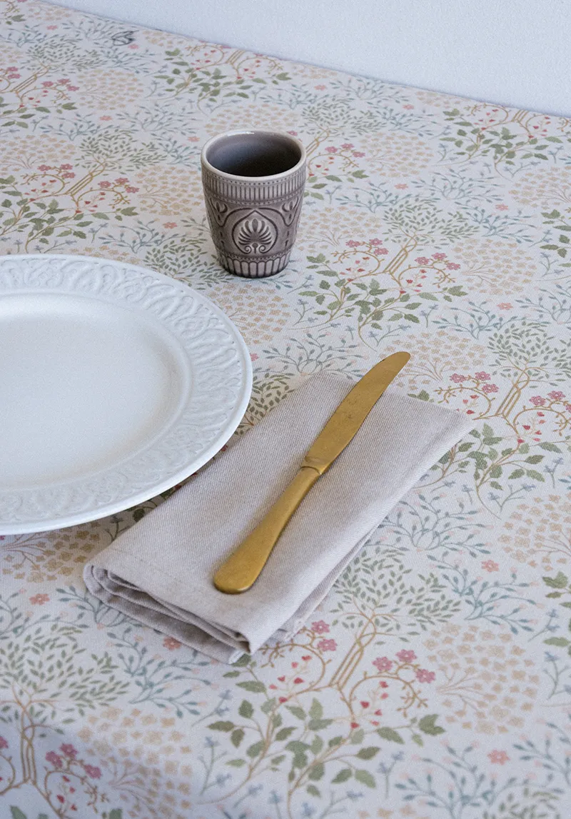 ADINA tablecloth with LAGOS Vison napkin from the Williams Collection
