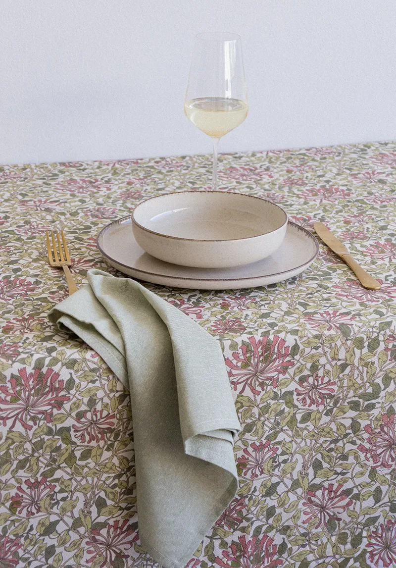 CRAY tablecloth with LAGOS green napkin, Williams Collection printed fabric