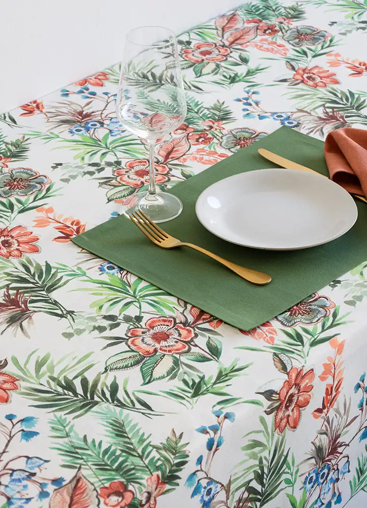[KRASNAY] LOSINI 3, tablecloth. HALF PANAMA 207, placemat. LAINEN 13, napkin