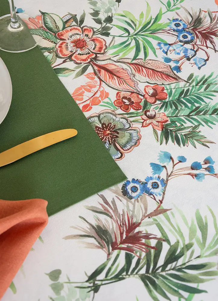 [KRASNAY] LOSINI 3, tablecloth. HALF PANAMA 207, placemat. LAINEN 13, napkin