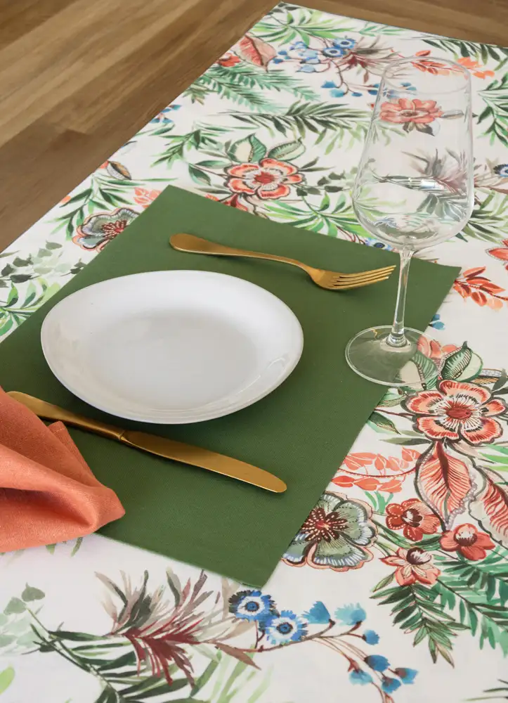 [KRASNAY] LOSINI 3, tablecloth. HALF PANAMA 207, placemat. LAINEN 13, napkin GRS fabric recycled LAGOS